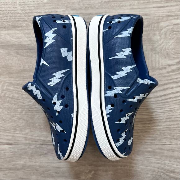 Native Miles Print Shoes Boys Size 6 Frontier Blue Shell White Lightning Slip On - Picture 2 of 9